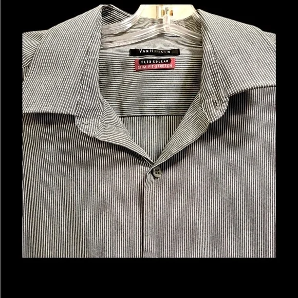 𝅺Men’s Van Heusen button down dress shirt. - Picture 4 of 8